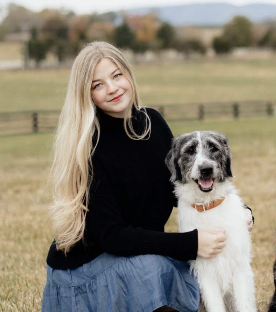 Chloe Mahanes photo